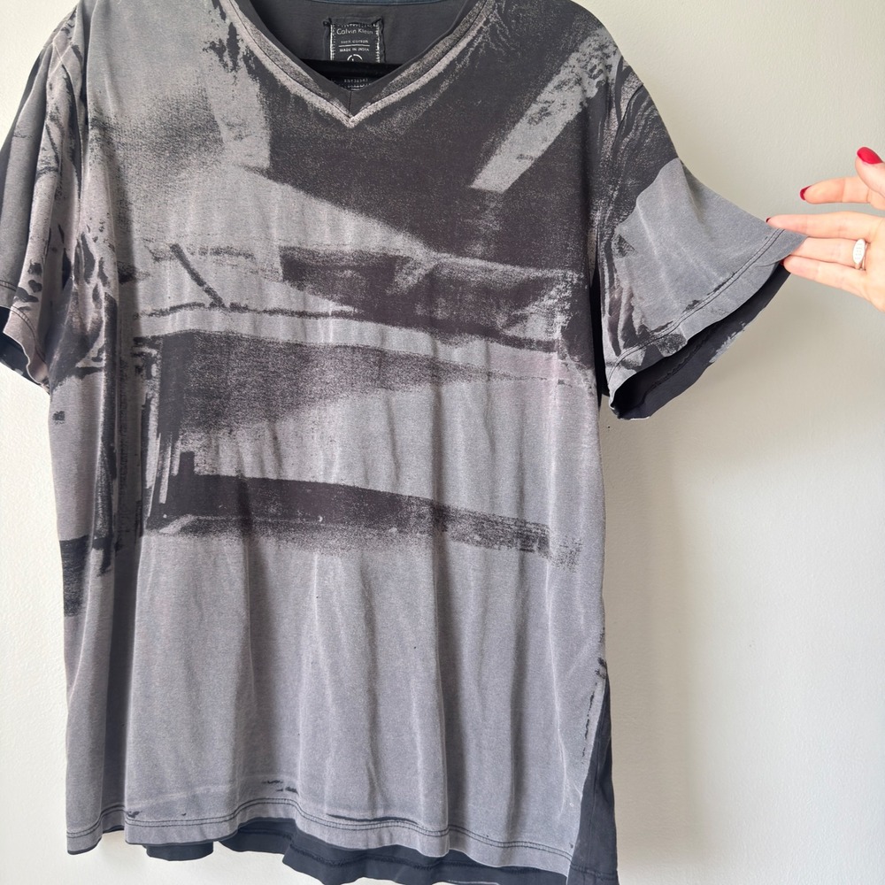 Paper Thin Sheer Gray Abstract Graphic V Neck Grunge T Shirt Calvin Klein Mens L